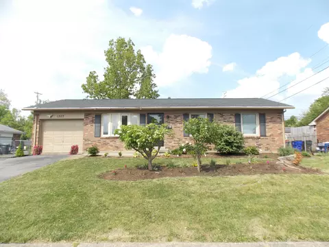 1307 Stephen Foster Dr, Lexington, KY 40517