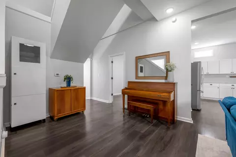 Entry Way - 349 E Third St, Lexington, KY 40508 photo 5 of 9