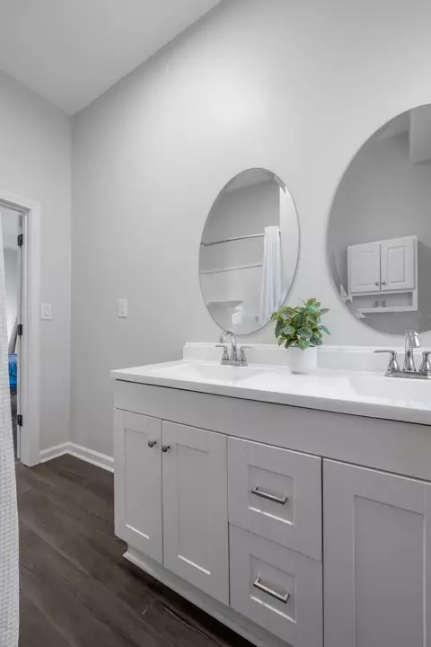 Bath - 349 E Third St, Lexington, KY 40508 photo 2 of 5