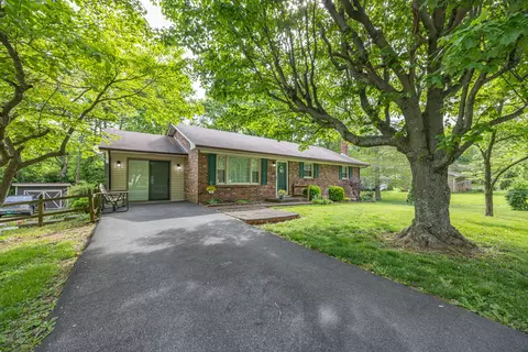 873 Clintonville Rd, Paris, KY 40361