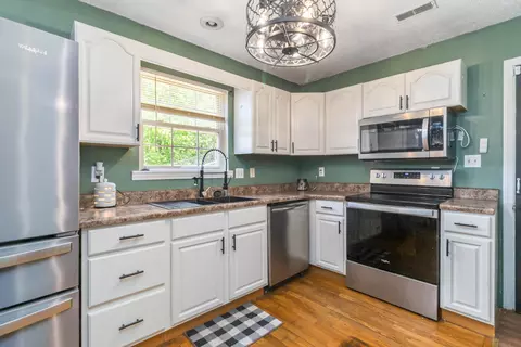 Kitchen - 507 Swan St, Corbin, KY 40701 photo 4 of 6