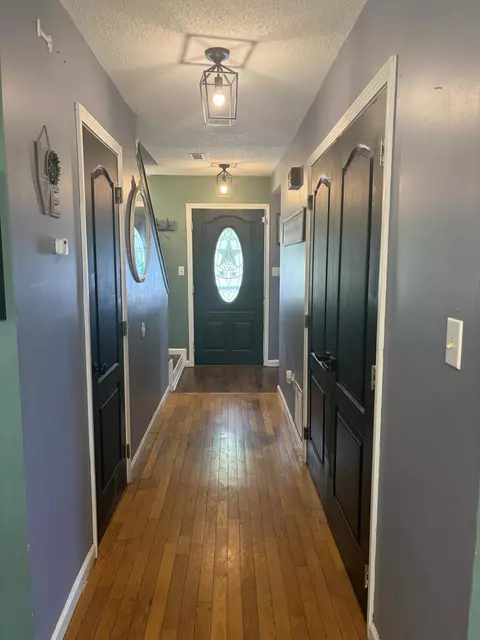 Entry Way - 507 Swan St, Corbin, KY 40701 photo 2 of 5