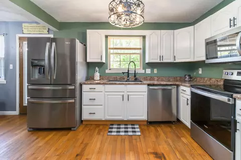Kitchen - 507 Swan St, Corbin, KY 40701 photo 5 of 6