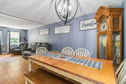 Dining - 507 Swan St, Corbin, KY 40701 photo 4 of 4