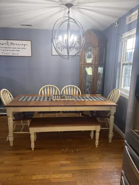 Dining - 507 Swan St, Corbin, KY 40701 photo 1 of 4