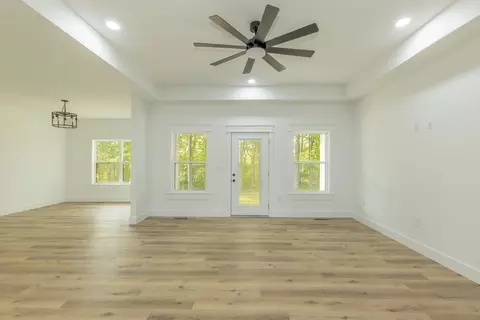 Living - 22 E Golden Is, Nancy, KY 42544 photo 2 of 4