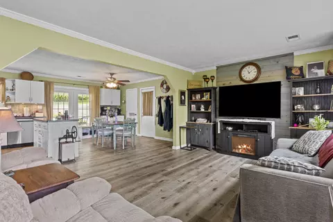 Living - 176 Doolin Way, Lancaster, KY 40444 photo 2 of 2