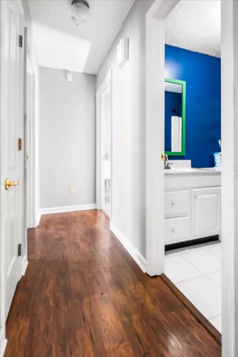 Entry Way - 7620 Todd St, Corbin, KY 40701 photo 5 of 9