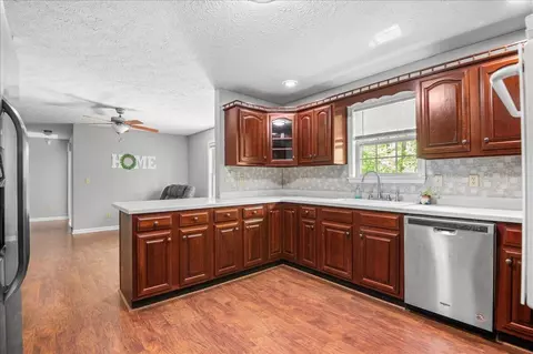 Kitchen - 7620 Todd St, Corbin, KY 40701 photo 2 of 4