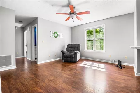 Living - 7620 Todd St, Corbin, KY 40701 photo 2 of 3