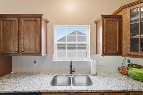 Kitchen - 102 Blowing Tree Dr, Georgetown, KY 40324 photo 3 of 4