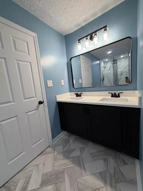 Bath - 207 Potomac Dr, Georgetown, KY 40324 photo 1 of 8