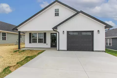190 Charles Carr Dr, Harrodsburg, KY 40330