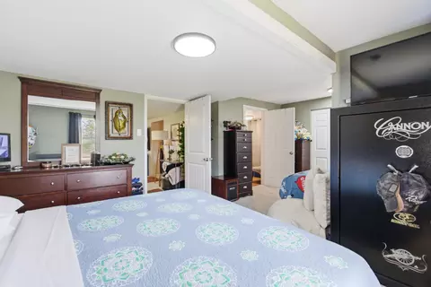 Bedroom - 595 Ky-2002, Mckee, KY 40447 photo 1 of 8