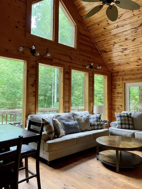 Living - 107 Getaways Rd, Stanton, KY 40380 photo 2 of 3