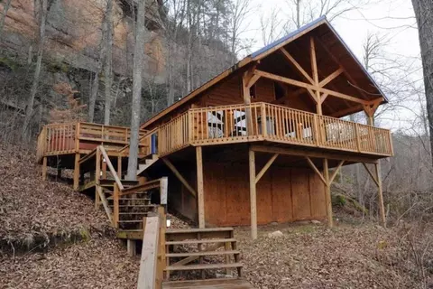 127 Getaways Rd, Stanton, KY 40380