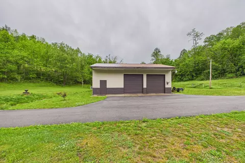 Exterior - 10007 Us-421, Mckee, KY 40447 photo 2 of 5