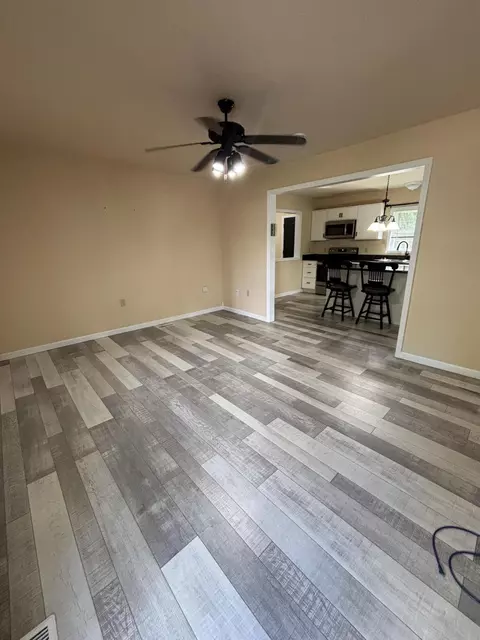 Living - 10007 Us-421, Mckee, KY 40447 photo 1 of 3