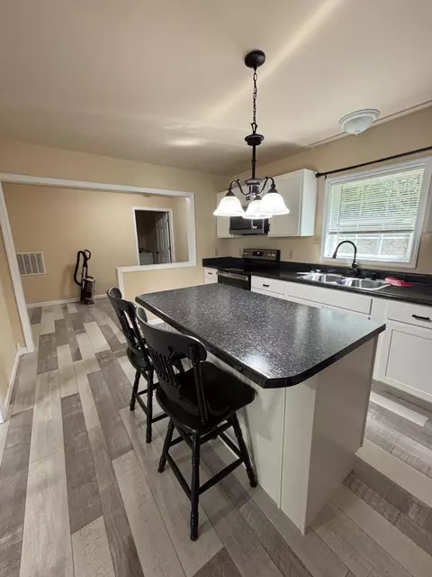 Kitchen - 10007 Us-421, Mckee, KY 40447 photo 1 of 4