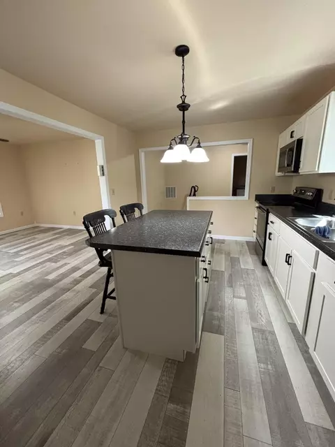 Kitchen - 10007 Us-421, Mckee, KY 40447 photo 2 of 4