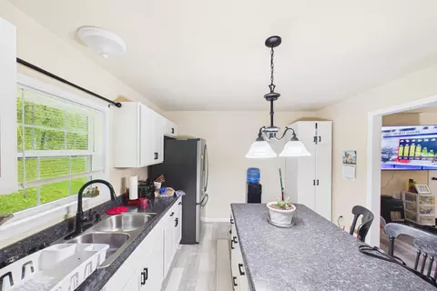 Kitchen - 10007 Us-421, Mckee, KY 40447 photo 2 of 2