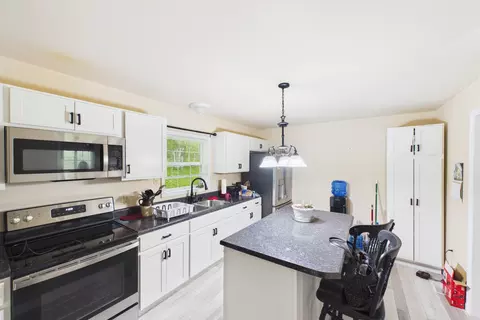 Kitchen - 10007 Us-421, Mckee, KY 40447 photo 1 of 2