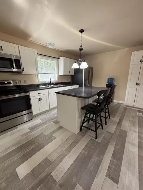 Kitchen - 10007 Us-421, Mckee, KY 40447 photo 3 of 4