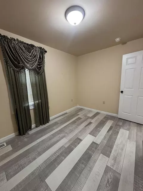 Bedroom - 10007 Us-421, Mckee, KY 40447 photo 6 of 8