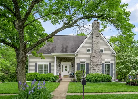1070 Forest Lake Dr, Lexington, KY 40515