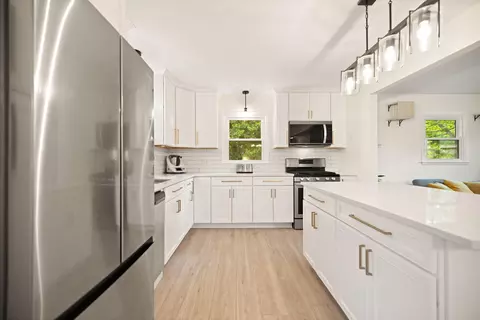 Kitchen - 207 Debbie Ln, Corbin, KY 40701 photo 2 of 3