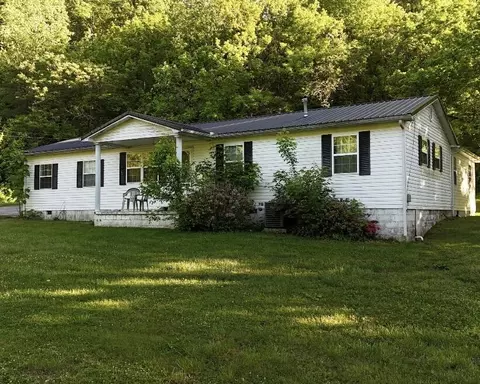 1831 Fish Trap Rd, Manchester, KY 40962