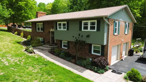 140 Tuit Acres Dr, Corbin, KY 40701
