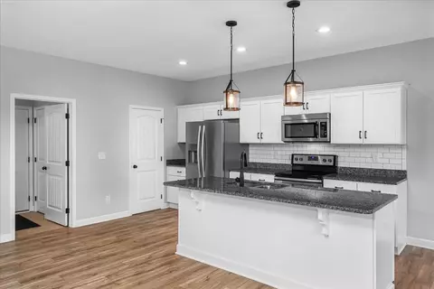 Kitchen - 109 Sequoia Bend Ct, Georgetown, KY 40324 photo 4 of 5