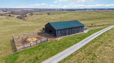 1630 Richmond Rd, Berea, KY 40403