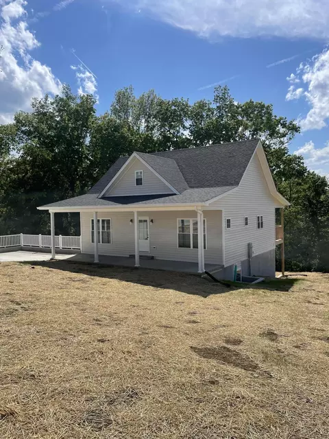 104 Cedarwood Dr, Lancaster, KY 40444