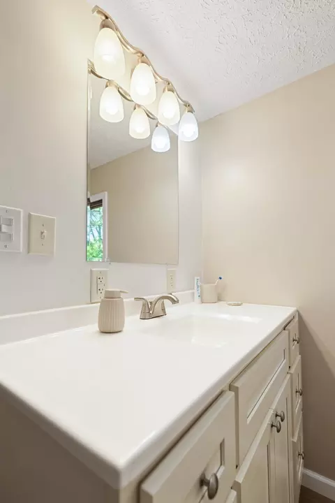 Bath - 391 N Hills Rd, Corbin, KY 40701 photo 3 of 3