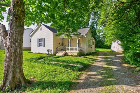 130 St Clair St, Versailles, KY 40383