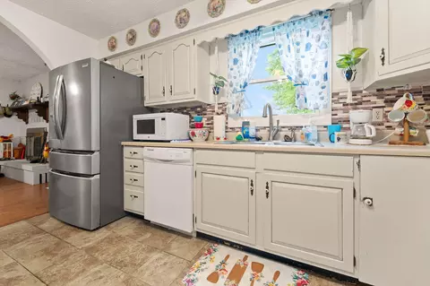 Kitchen - 103 Mountain View Dr, Berea, KY 40403 photo 3 of 4