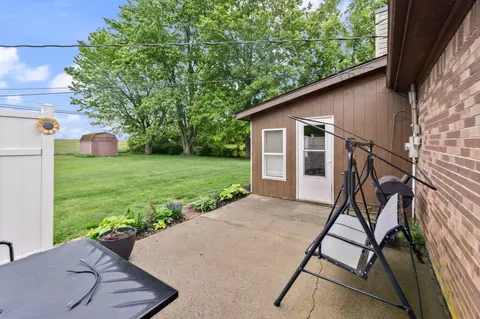 Exterior - 103 Mountain View Dr, Berea, KY 40403 photo 5 of 10
