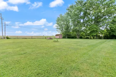 Exterior - 103 Mountain View Dr, Berea, KY 40403 photo 2 of 10