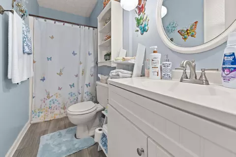 Bath - 103 Mountain View Dr, Berea, KY 40403 photo 1 of 2