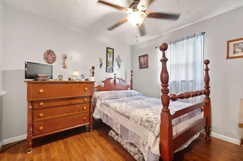 Bedroom - 103 Mountain View Dr, Berea, KY 40403 photo 5 of 5