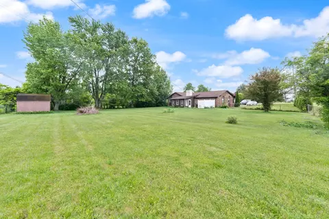 Exterior - 103 Mountain View Dr, Berea, KY 40403 photo 7 of 10