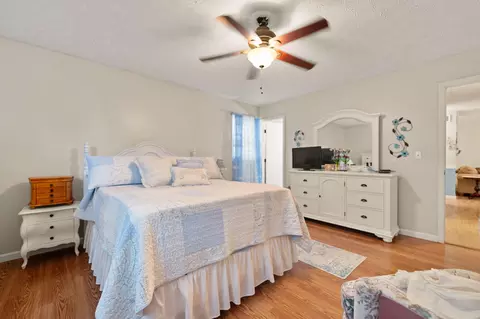 Bedroom - 103 Mountain View Dr, Berea, KY 40403 photo 2 of 5