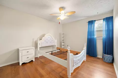 Bedroom - 103 Mountain View Dr, Berea, KY 40403 photo 3 of 5