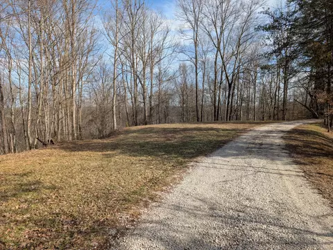 9999 Tip Top Rd, Beattyville, KY 41311