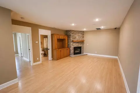 Living - 450 White Oak Dr, Nancy, KY 42544 photo 4 of 4