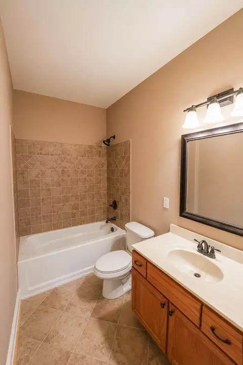 Bath - 450 White Oak Dr, Nancy, KY 42544 photo 6 of 6