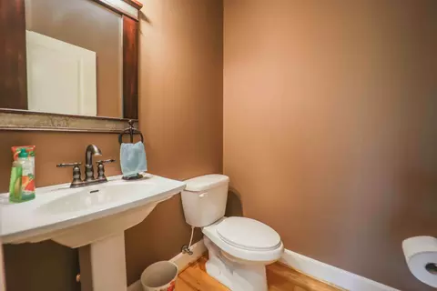 Bath - 450 White Oak Dr, Nancy, KY 42544 photo 4 of 6