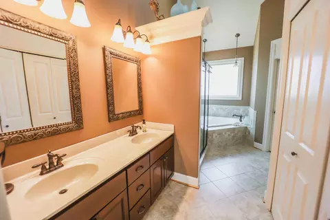 Bath - 450 White Oak Dr, Nancy, KY 42544 photo 1 of 6